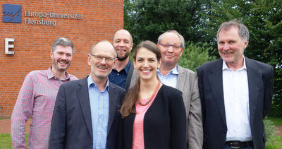 V.l.n.r.: René Lange (SDU), Olaf Carstensen, Stadt Flensburg, Jan Dettmers (MSH), Eva Manovi (Adelby 1), Gerd Grözinger (EUF), Wenzel Matiaske (HSU). 