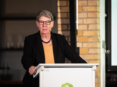 Dr. Barbara Hendricks setzte sich mit der Frage auseinander, welche Anforderungen das Bauen jetzt und zukünftig erfüllen muss, um die Klimaneutralität bis 2045 zu erreichen.
