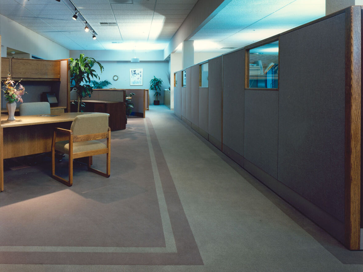 In den 1980er Jahren gab es in den Büros Kabinen mit Sichtschutz und Stauraum.