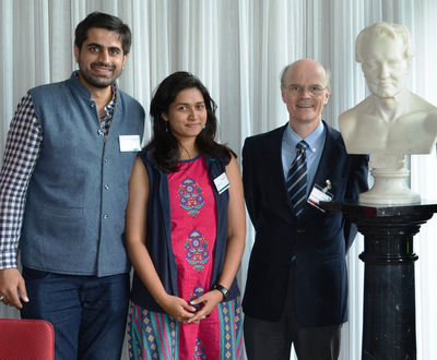 V.l.n.r.: Varun Kashyap, Monika Shukla und Dr. Enno Aufderheide, Generalsekretär der Alexander von Humboldt Stiftung