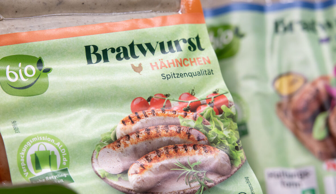 ALDI SÜD setzt Zeichen für Tierwohl: Verzicht auf Wurst aus Haltungsform 1