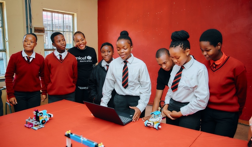 Start der globalen Partnerschaft zwischen der BMW Group und UNICEF in Südafrika. Lethabong Secondary School, November 2023.