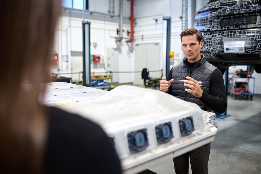 Jörg Lederbauer, Hauptabteilungsleiter für Kreislaufwirtschaft, Ersatzteilversorgung Hochvoltspeicher und elektrischer Antrieb bei der BMW Group