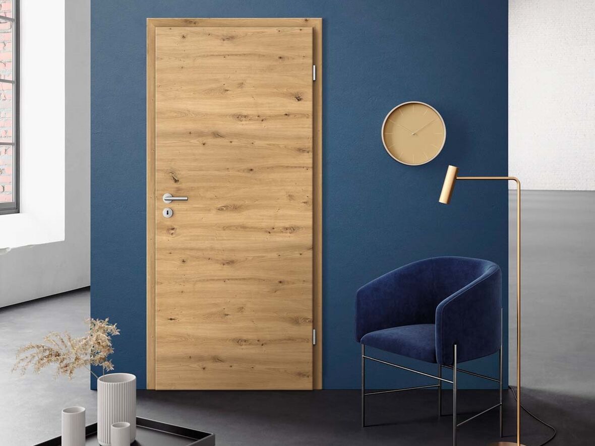 Die strukturierten CPL-Holzdesign-Türen sorgen für einen natürlichen Look im Wohnbereich.