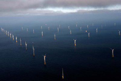 Beindruckende Dimensionen: Der Offshore-Windpark Nordsee Ost vor Helgoland.