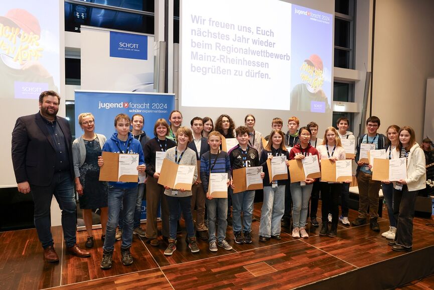 Der diesjährige Regionalwettbewerb „Jugend forscht“ / „Schüler experimentieren“ stand unter dem Motto „Mach dir einen Kopf“. Der Mainzer Technologiekonzern, seit über 30 Jahren Patenunternehmen des Nachwuchswettbewerbs, prämierte bei der Siegerehrung auf seinem Werksgelände spannende Projekte aus den Bereichen Mathematik, Informatik, Naturwissenschaften und Technik.