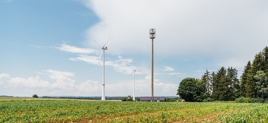 Der neue Mobilfunkmast von O2 Telefónica schließt einen weißen Fleck in der Gemeinde Berg, Ortsteil Sindlbach