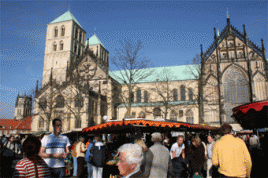 Münster, Wochenmarkt am Domplatz. Foto: Marion Book