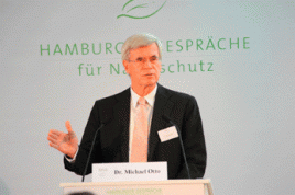 Dr. Michael Otto, Vorsitzender des Kuratoriums, führt in das Thema der 7. Hamburger Gespräche ein. Foto: Michael Otto Stiftung