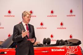 Jens Schulte-Bockum, CEO Vodafone Deutschland, erläutert das Carsharing-Konzept auf der Cebit, Foto: Vodafone