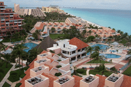 Drei Millionen Touristen reisen jährlich nach Cancún. Das Ökosystem leidet darunter. Foto: Mitchells/flickr.com