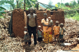 Als Folge des Regierungsprogramms sind Hunderte Batwa-Familien obdachlos geworden. Foto: COPORWA/Survival